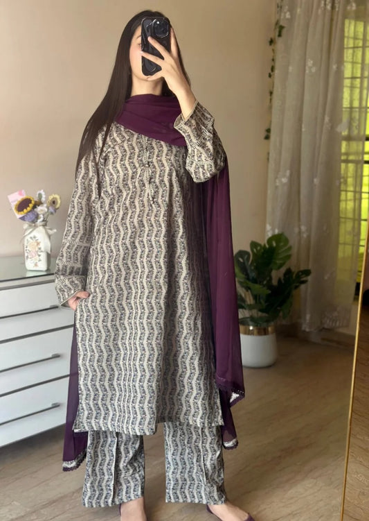 Zeenat-e-Gul – Stitched 3-Piece Lawn Suit in Plum Grace