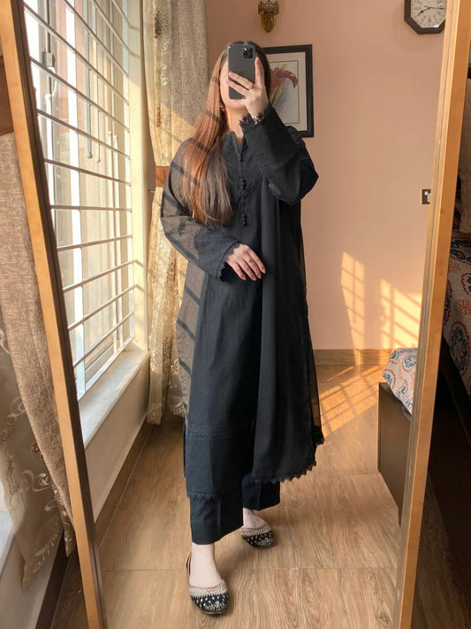 Midnight Elegance – Stitched 3-Piece Lawn Suit in Timeless Black